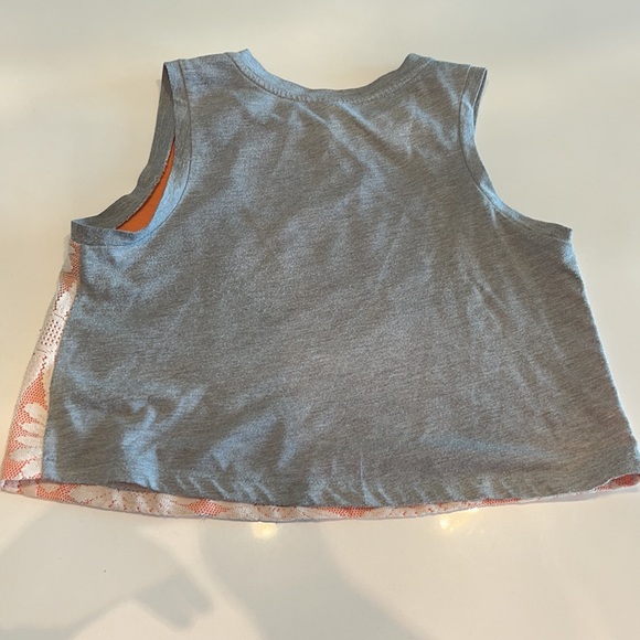 Crop top - Picture 2 of 3